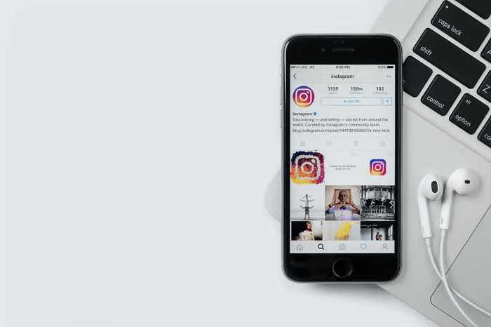 How to post memories on Instagram?